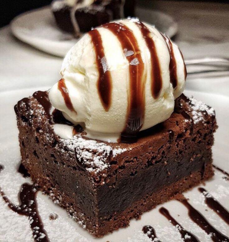 Brownie con helado